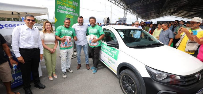 O governador Wilson Lima realizou, nesta terça-feira (25), o pagamento de R$ 1,7 milhão em subvenção econômica do manejo do pirarucu para 1.800 manejadores e pescadores, referente às atividades de 2023, beneficiando 12 municípios do Amazonas. O governador também fez o lançamento de editais de incentivo à produção agrícola, além da entrega de insumos agrícolas, destinação de fomento e assinatura de contratos para programas do setor rural.