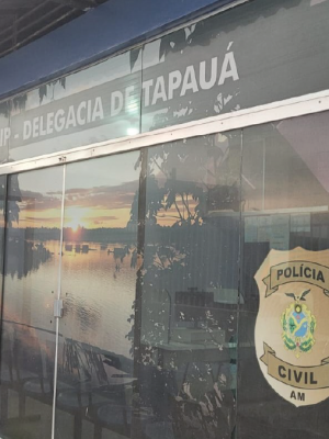 A Polícia Civil do Amazonas (PC-AM), por meio da 64ª Delegacia Interativa de Polícia (DIP) de Tapauá (a 449 quilômetros de Manaus), em ação integrada com a Polícia Militar do Amazonas (PMAM), cumpriu, nesta quinta-feira (03/04), um mandado de prisão preventiva contra um homem, de 26 anos, pelo crime de tráfico de drogas. O crime foi praticado em Manaus, no ano de 2024.
