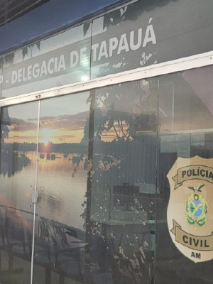 A Polícia Civil do Amazonas (PC-AM), por meio da 64ª Delegacia Interativa de Polícia (DIP) de Tapauá (a 449 quilômetros de Manaus), em ação integrada com a Polícia Militar do Amazonas (PMAM), prendeu em flagrante, no domingo (20/04), dois homens, de 33 e 35 anos, pelo homicídio de um homem que tinha 29 anos. O fato ocorreu no bairro Nova Esperança, no município.