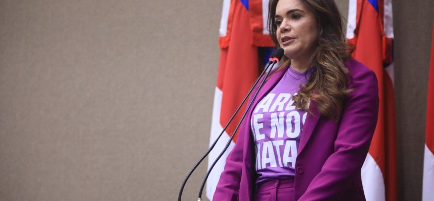 A deputada estadual Alessandra Campelo (Podemos) emitiu, na última segunda-feira (21/7), uma nota em suas redes sociais atualizando as informações sobre o caso de desaparecimento de uma mulher de 49 anos no município de Tapauá (a 565 quilômetros de Manaus). O principal suspeito está sendo procurado pela Polícia Civil do Amazonas (PC-AM).